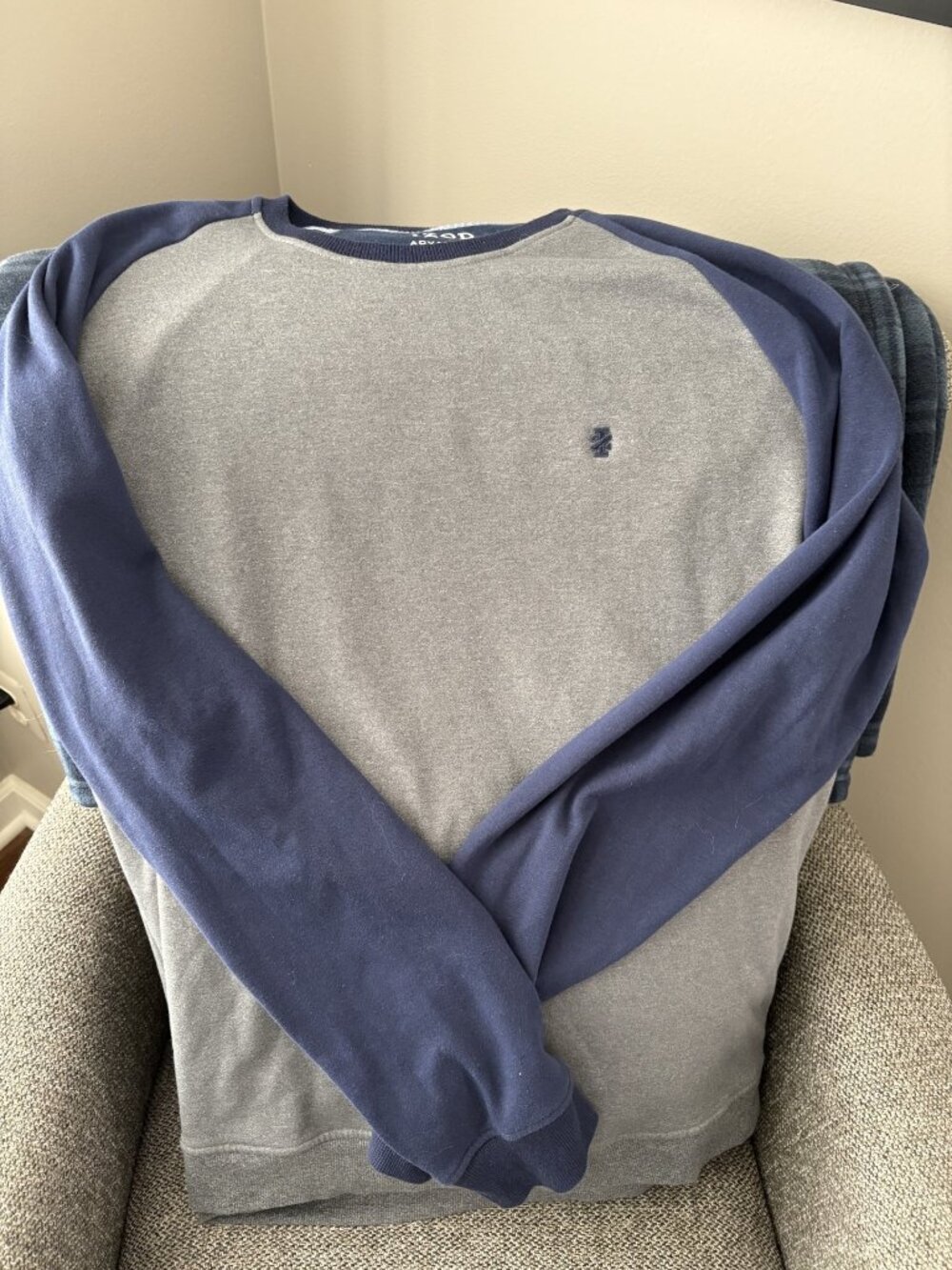 Men's Izod lightweight sweatshirt, size XL tall, like new!